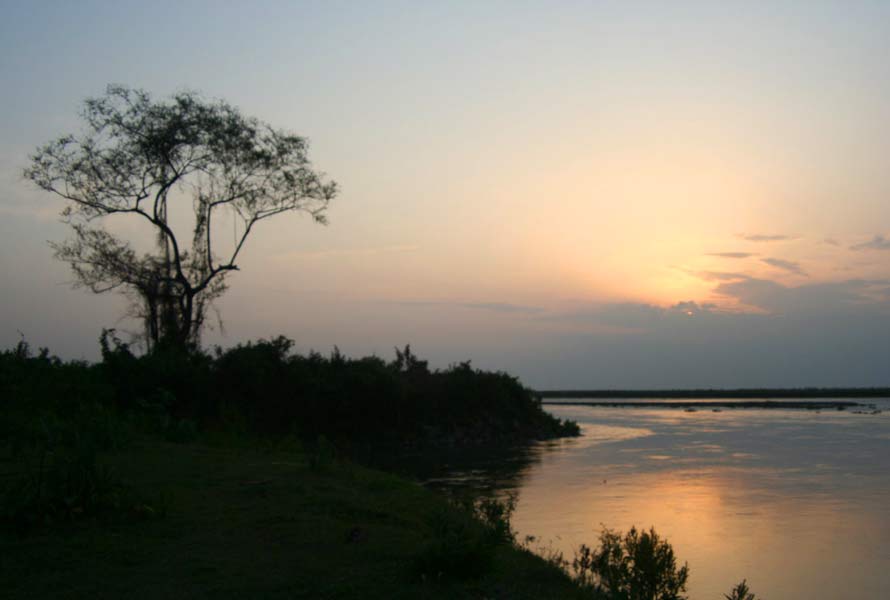 Brahmaputra při západu slunce